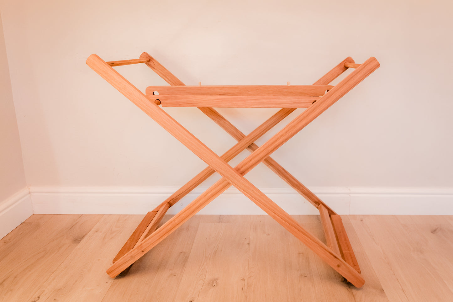 Wooden Stand with adjustable height and Rocking feet for Moses basket
